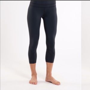 Lululemon Insight crop